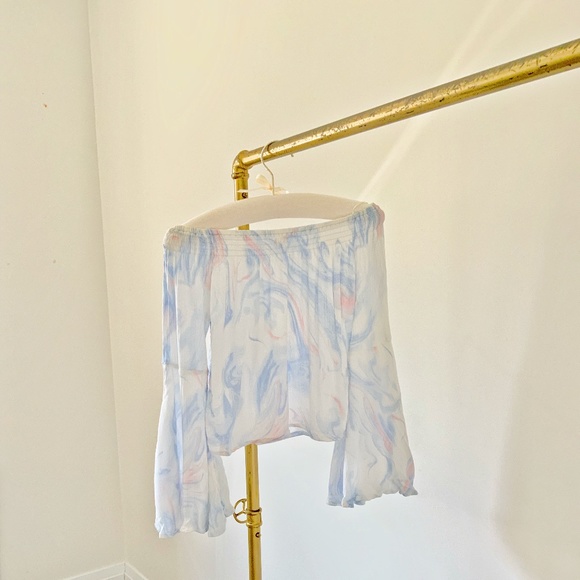 Hollister off shoulder Bell Sleeve Top - Picture 3 of 5